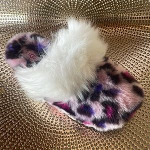 UGG fur lined slippers in pink leopard print with fur trim.